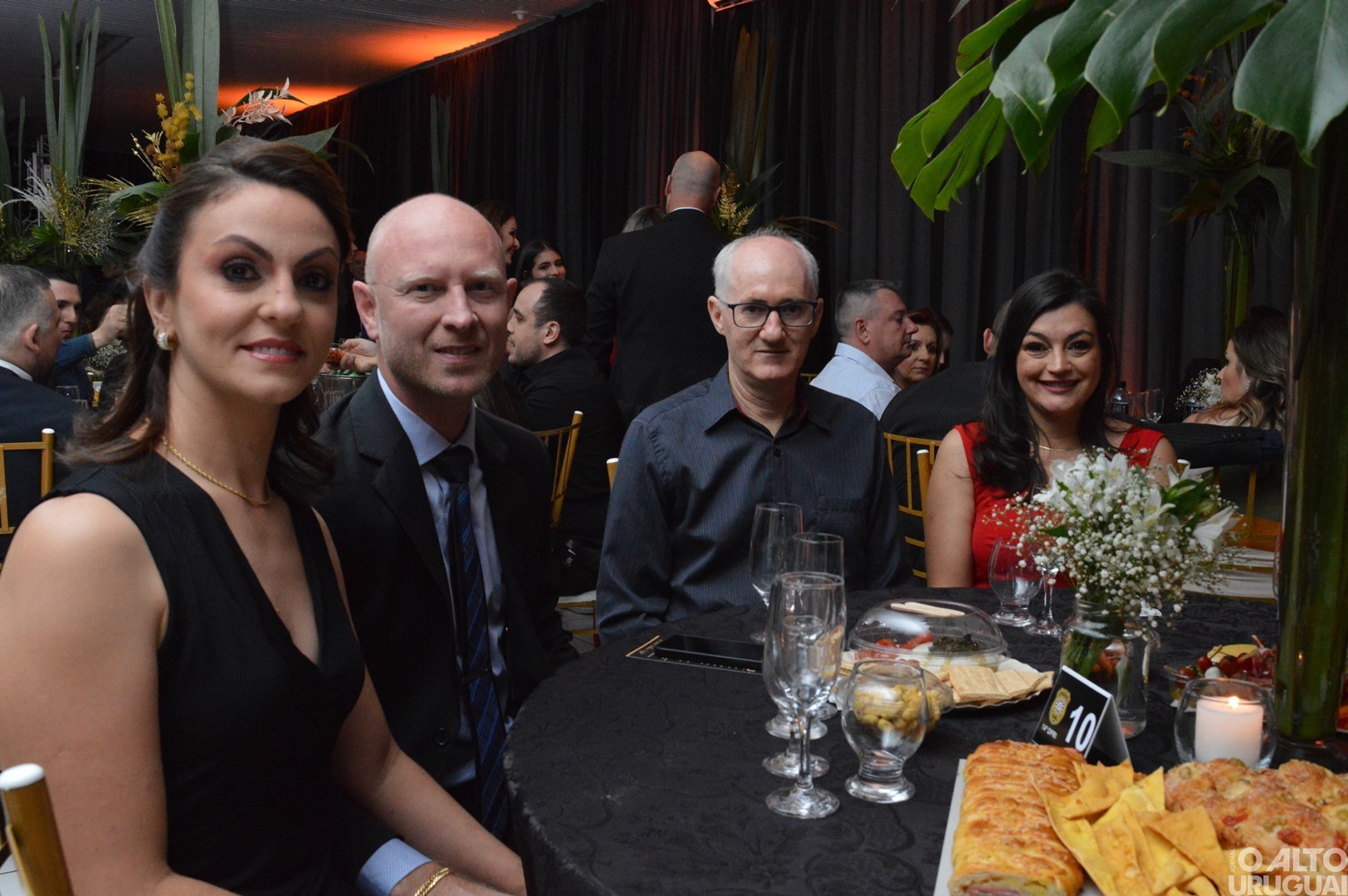 Baile Golden Night homenageia parceiros da Polícia Civil