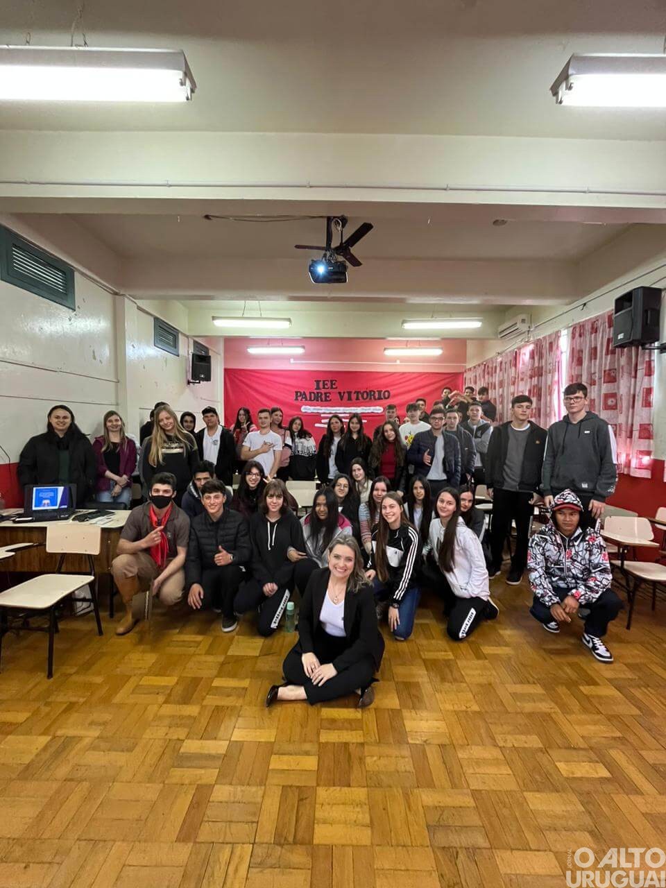 AEFW realiza palestras em escolas da região para público jovem