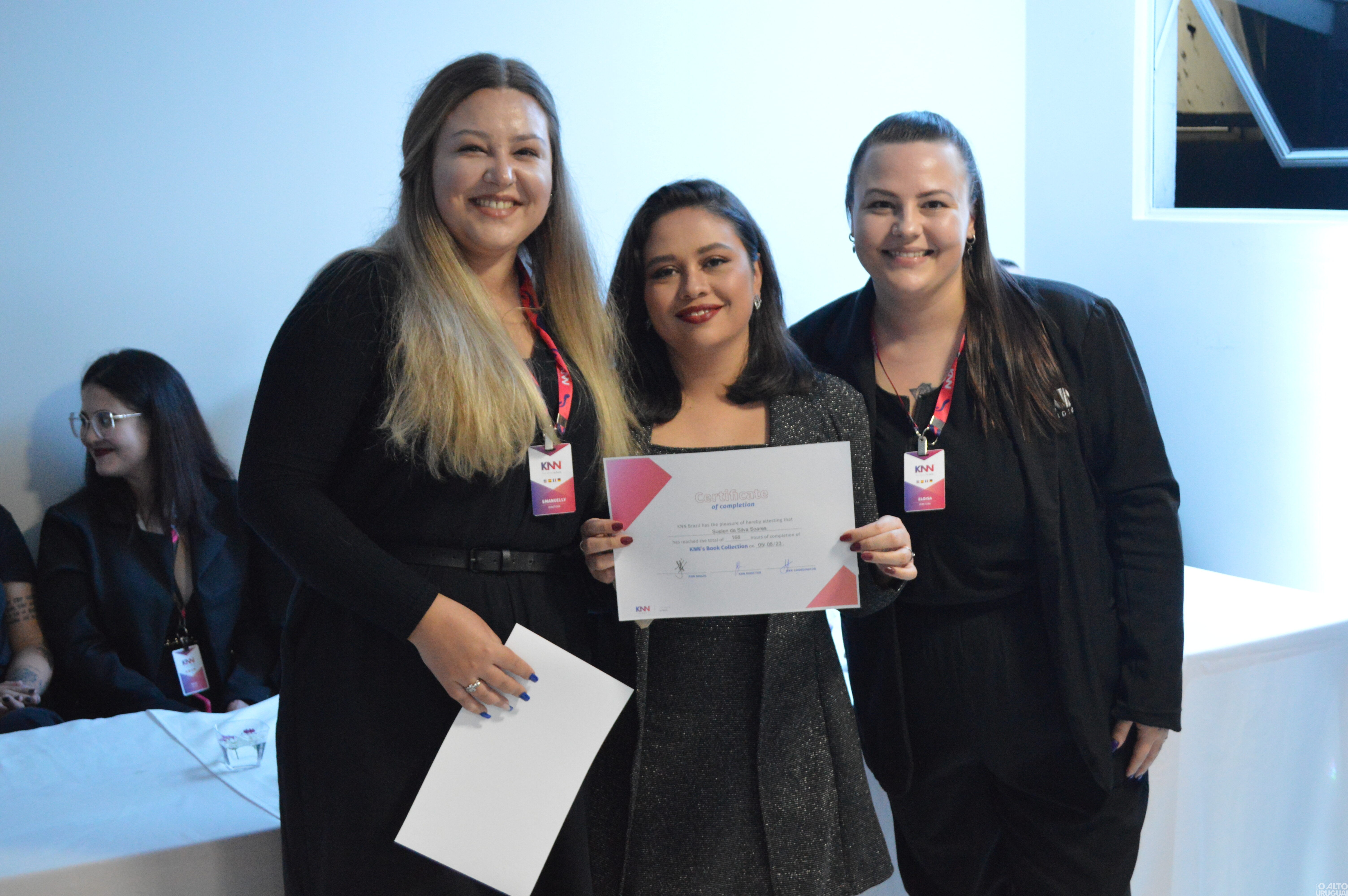 Com cerca de 400 alunos a KNN forma suas primeiras turmas de inglês em FW