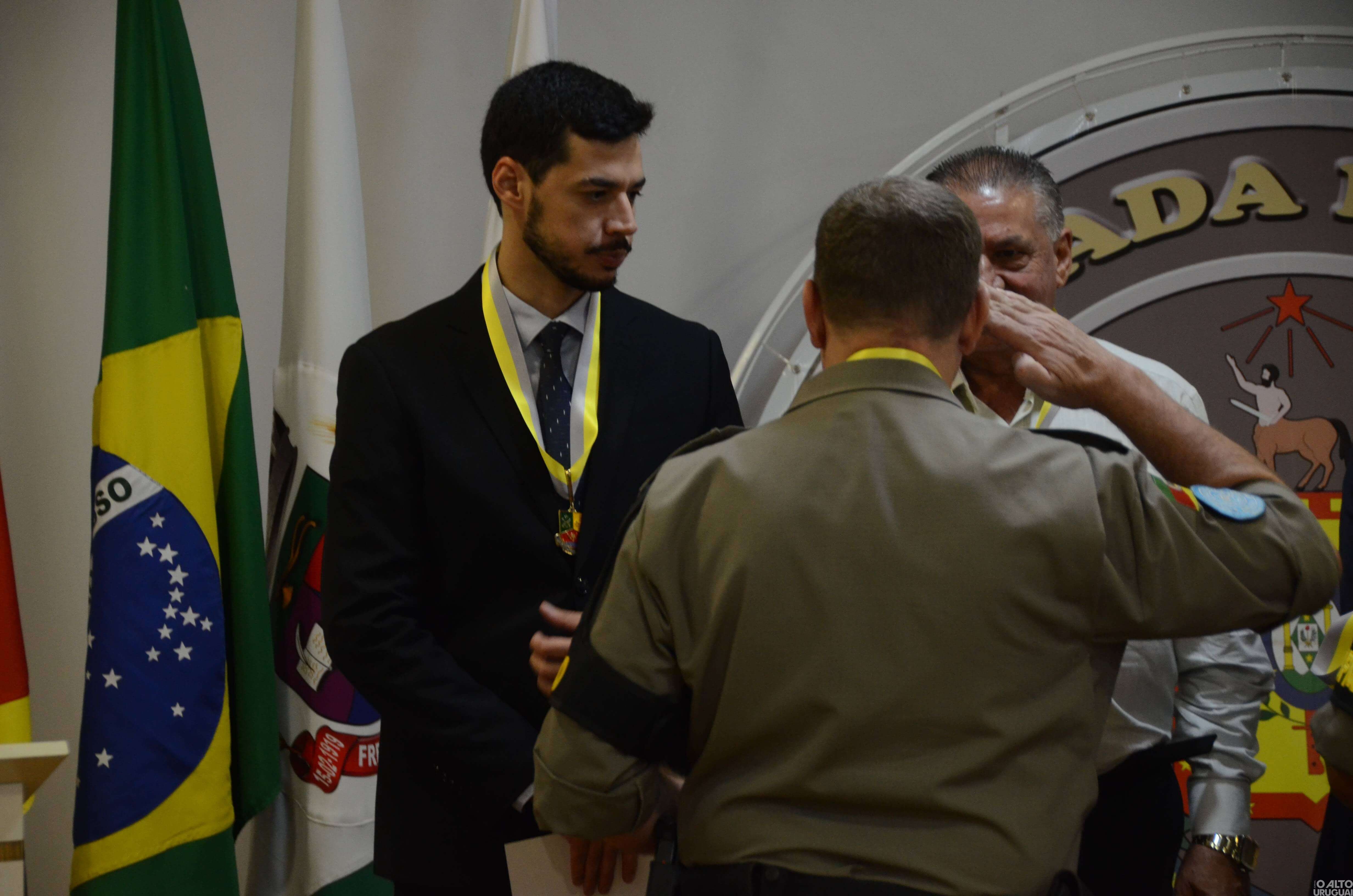 37º BPM realiza cerimônia de entrega de comendas