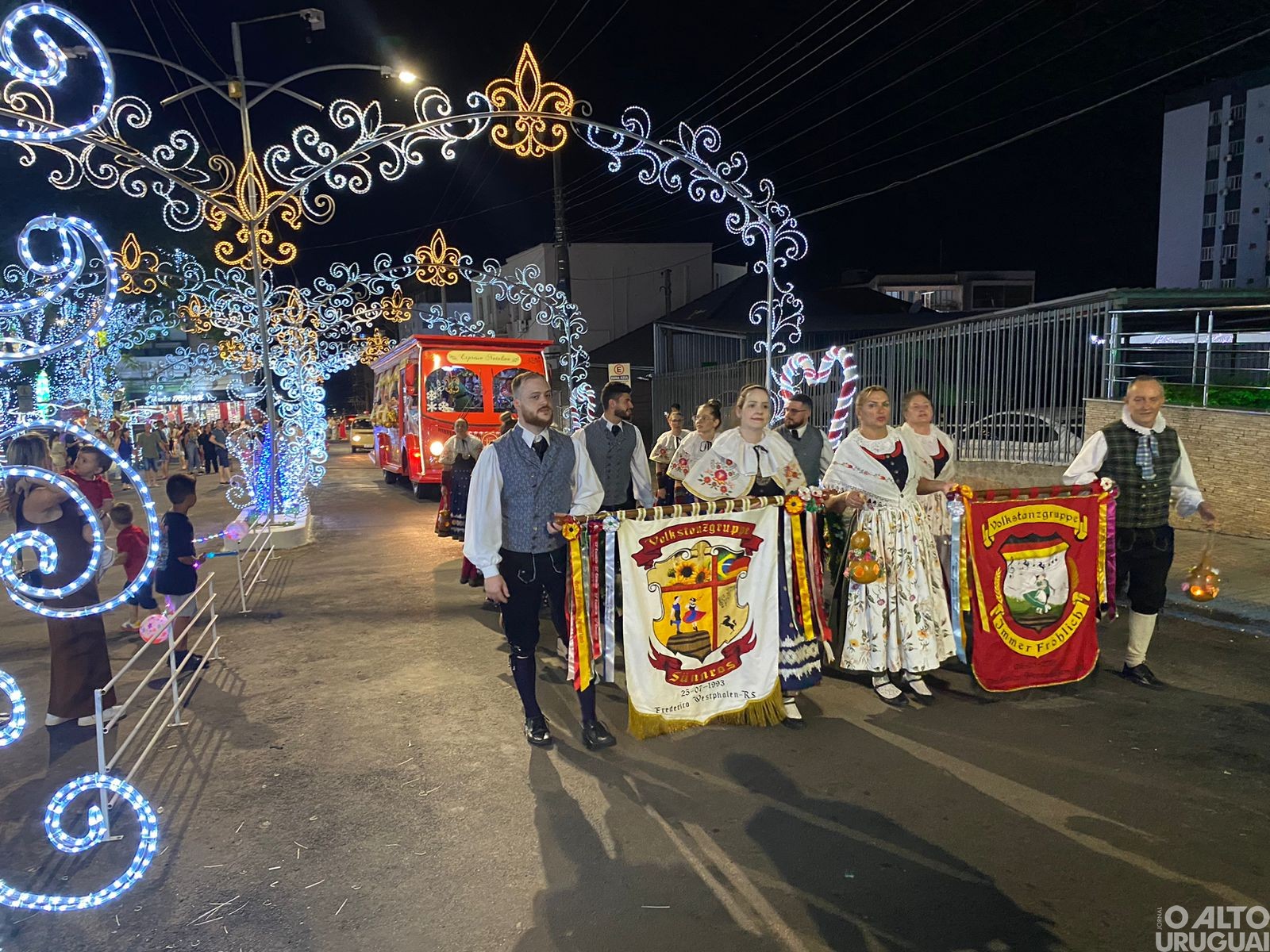 Marcha dos Archotes emociona público no Frederico em Luz