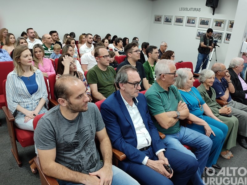 Poder Legislativo valoriza professores com a Condecoração Mérito Educacional Barril
