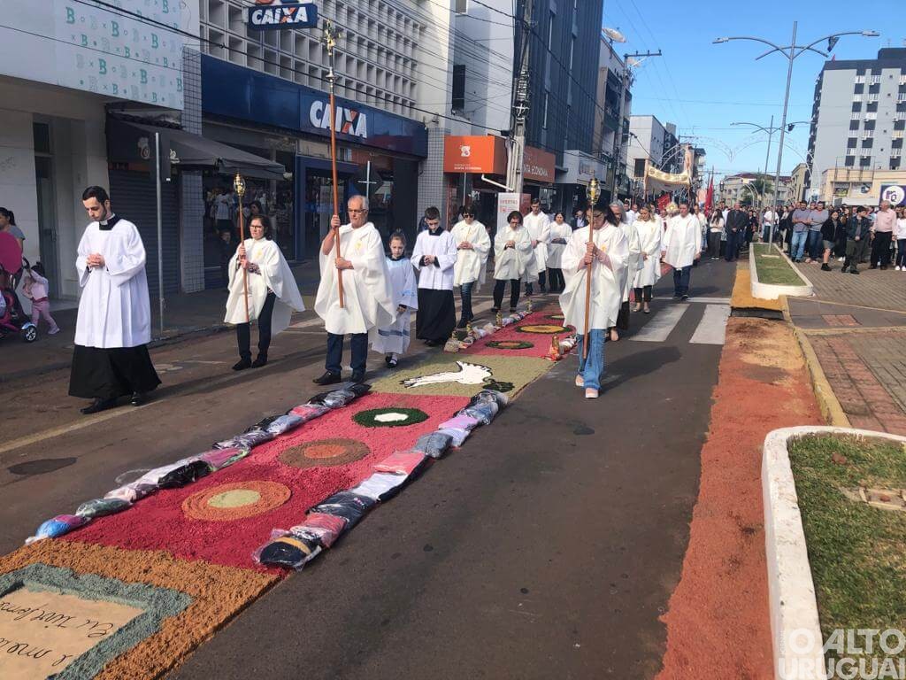 Fiéis celebram Corpus Christi em FW