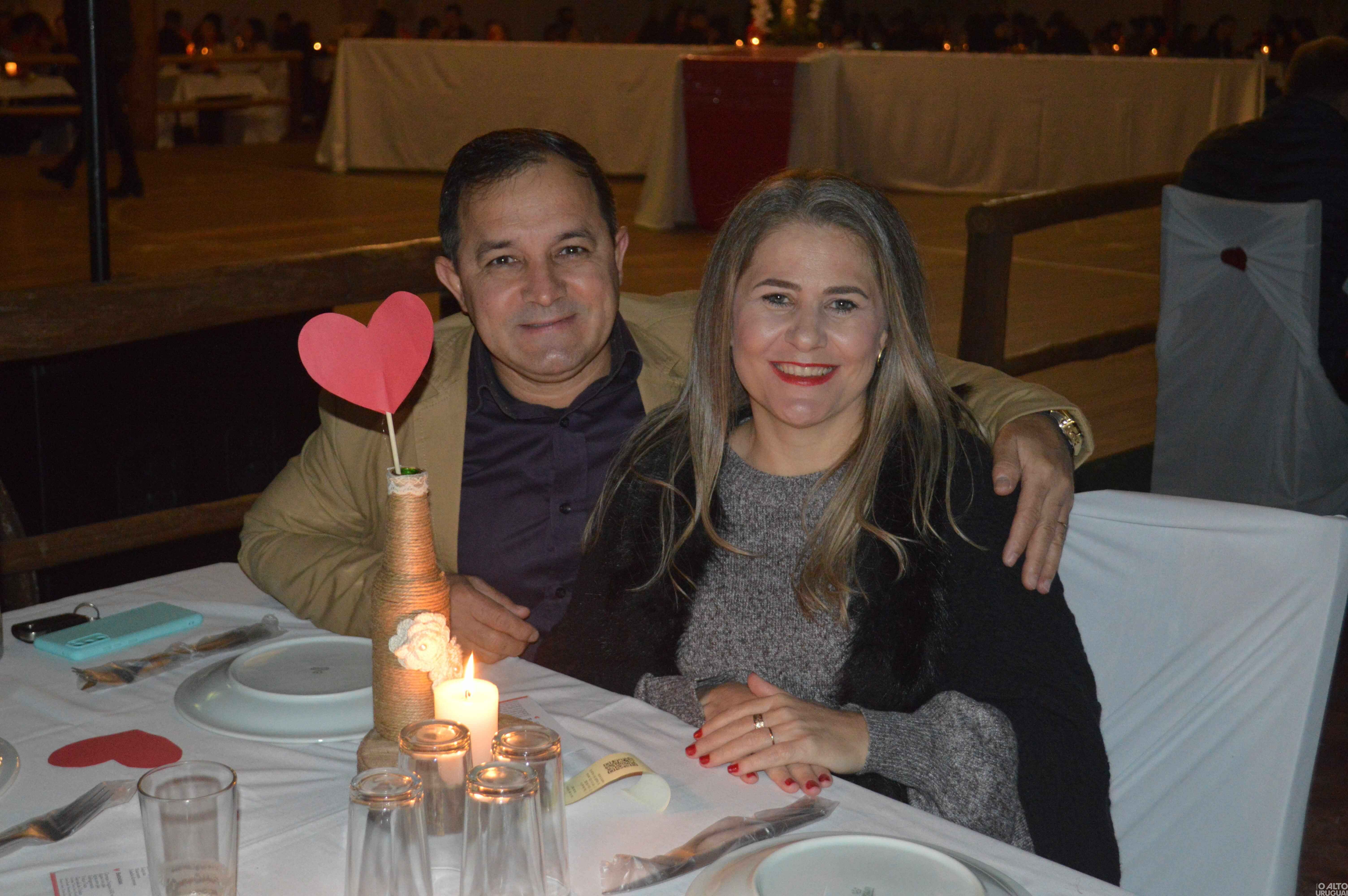 Noite do Galanteio reúne casais no CTG Rodeio da Querência