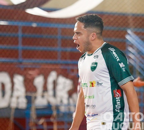 Guarani atropela o Lokomotiv e evita as chances de rebaixamento