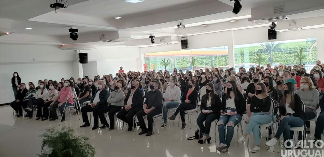 Seberi: professores e servidores da educação recebem homenagens