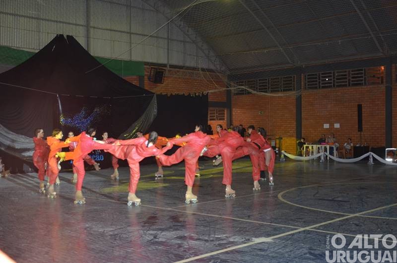 Magia da Patinação apresenta espetáculo de fim de ano