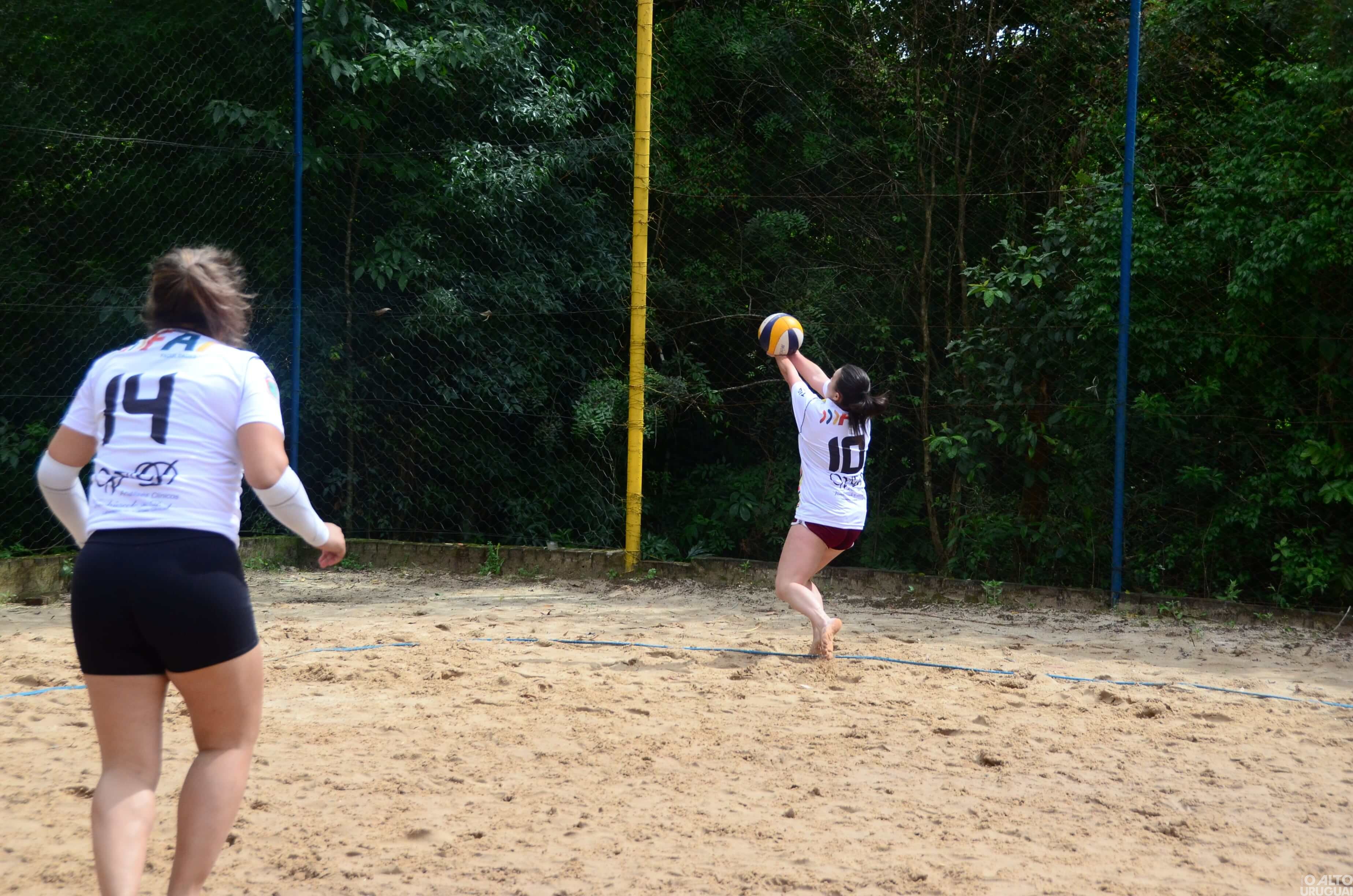 Torneio de vôlei de areia reúne duplas de diversos municípios em FW