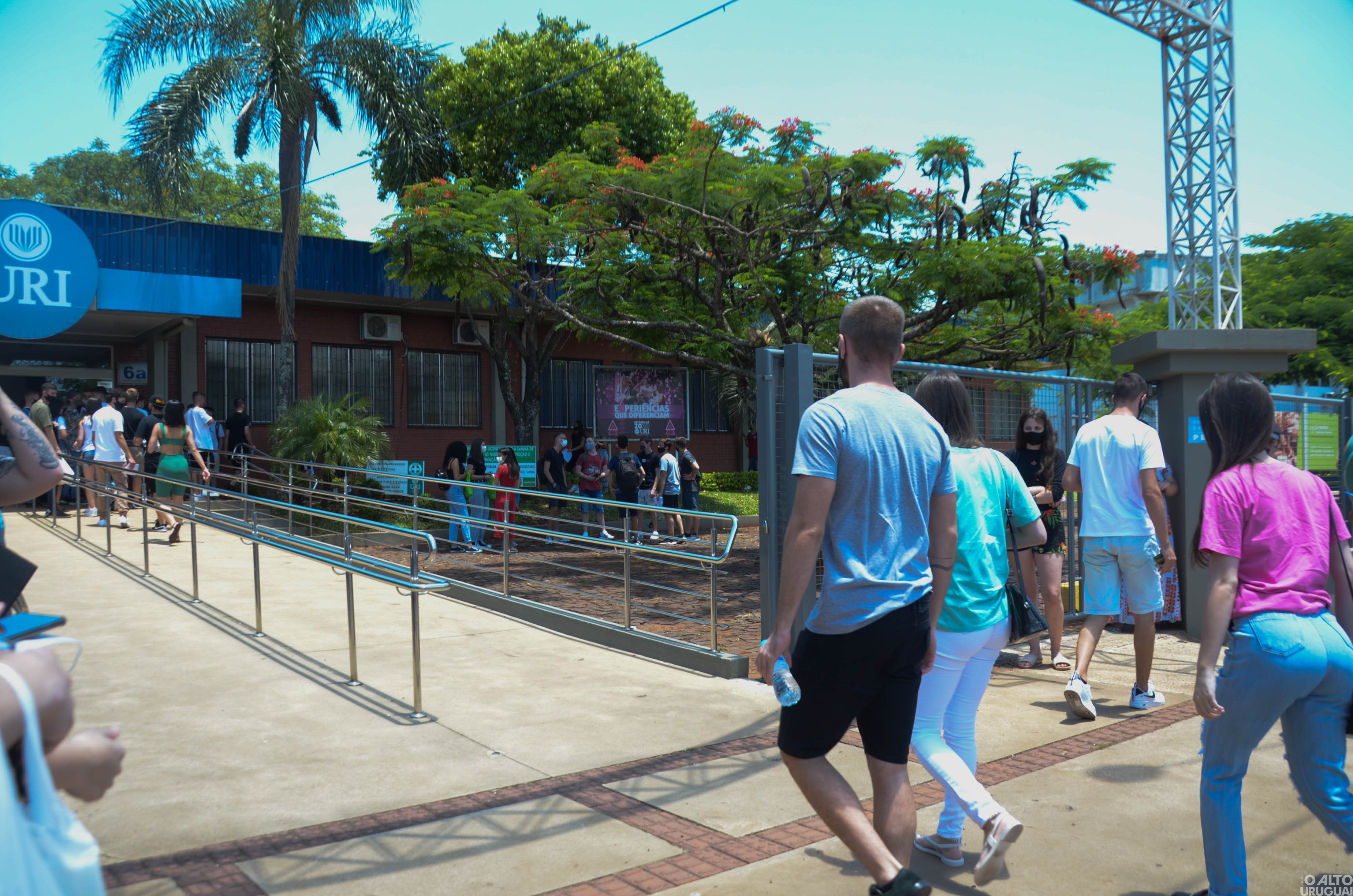 Estudantes com Covid-19 podem pedir reaplicação da prova do Enem