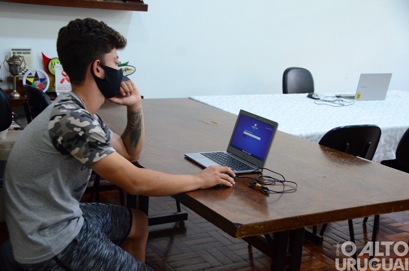 Escolas estaduais promovem eleições para diretores