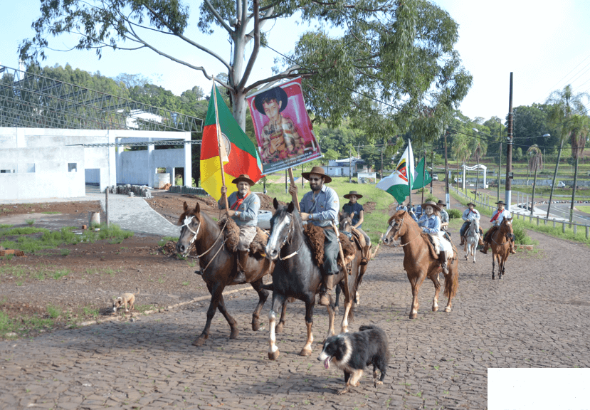 Cavalgada em homenagem ao menino Bernardo percorre comunidades de FW