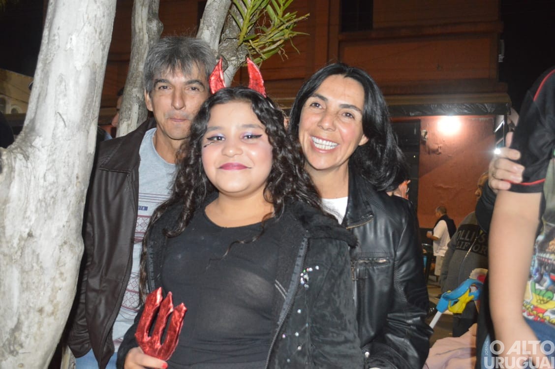 Desfile de rua do Carnaval Regional de Iraí reúne grande público