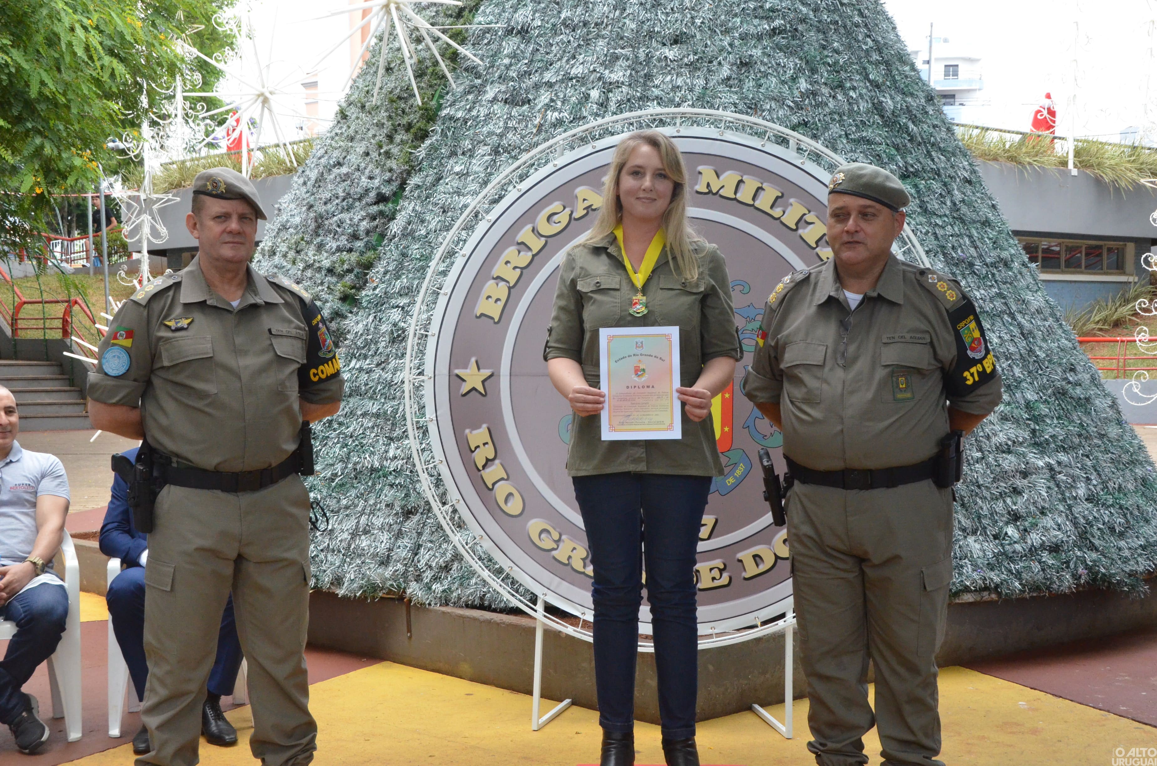 37º BPM realiza cerimônia de entrega de comendas a homenageados