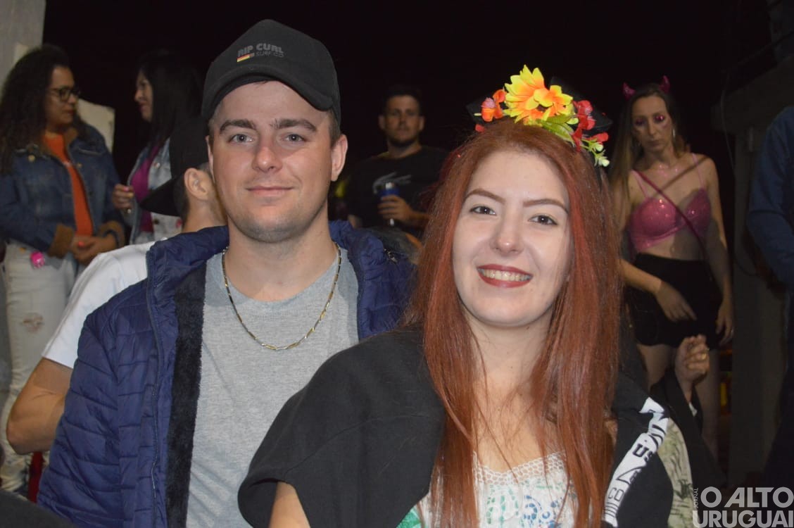 Desfile de rua do Carnaval Regional de Iraí reúne grande público