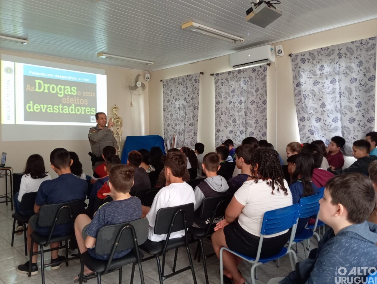 37º BPM realiza policiamento comunitário em escolas da região