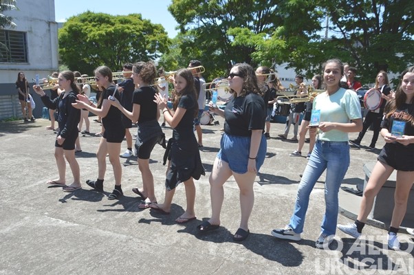 Bandas da Escola Cardeal Roncalli conquistam cinco títulos de campeãs e três de vice-campeãs em SC