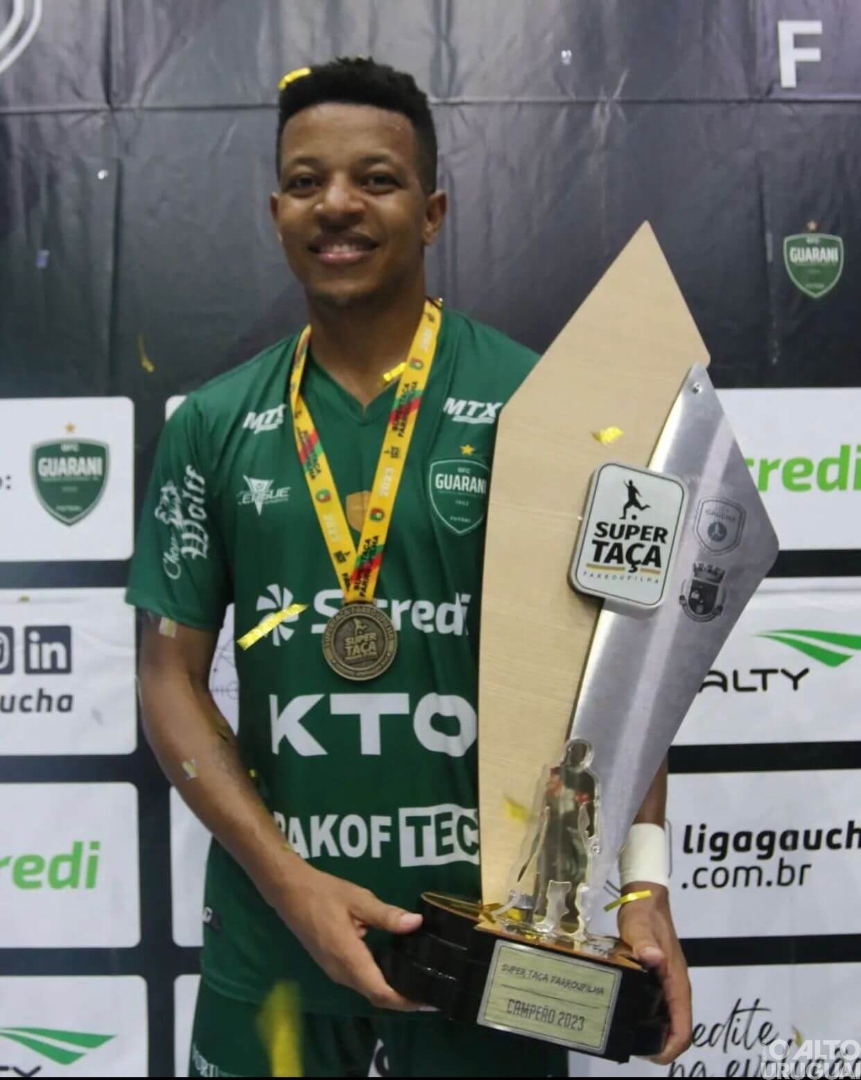 Guarani anuncia saída de três jogadores