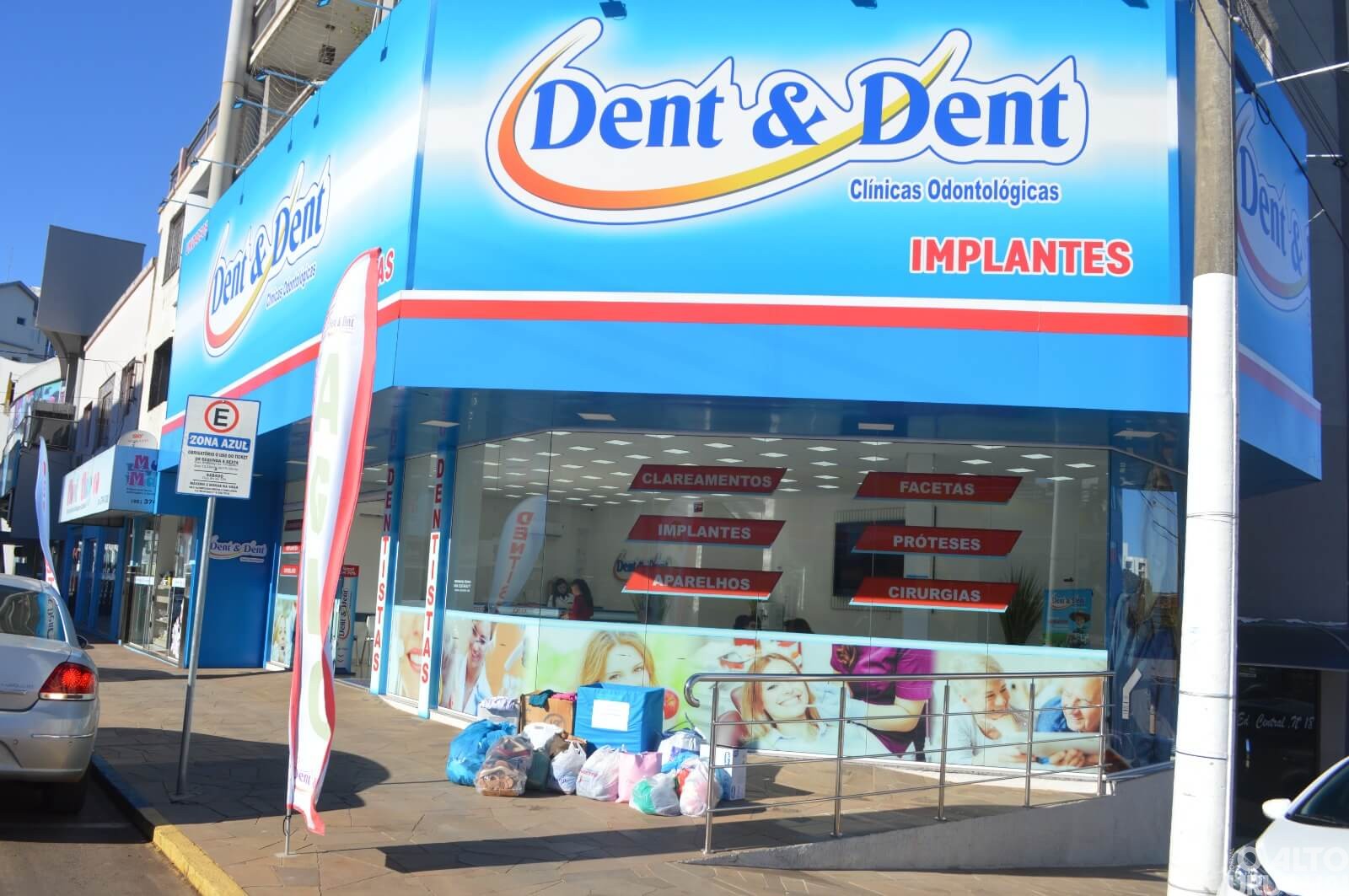 Clínica Dent & Dent entrega doações da Campanha do Agasalho para Assistência Social de FW