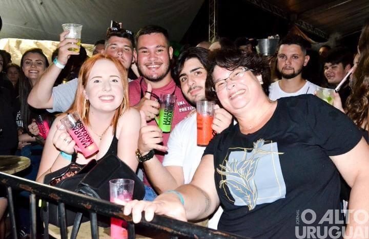 Maiara e Maraisa animam público na segunda noite de Expopedras