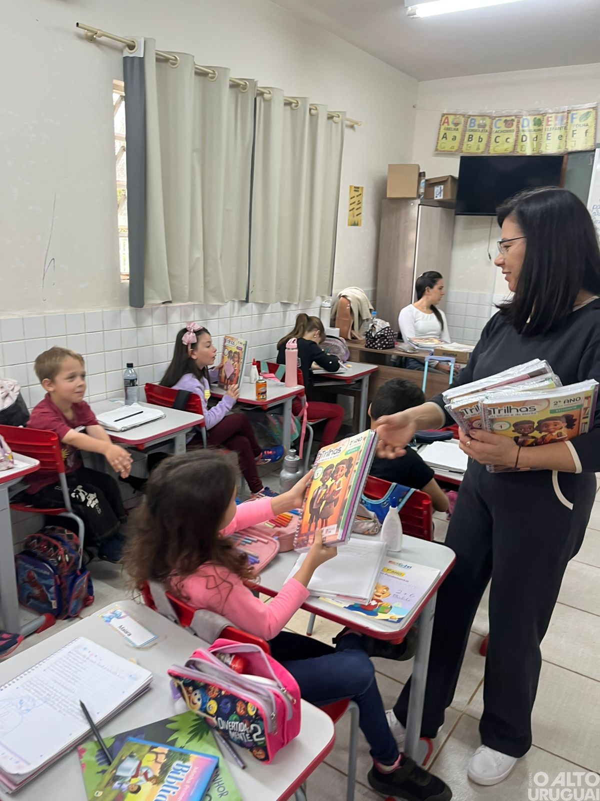 Novos materiais didáticos chegam às escolas municipais e estaduais de Pinheirinho do Vale