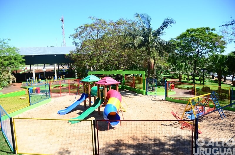 Dois Irmãos das Missões: Praça João Alberto de Oliveira recebe investimentos em infraestrutura