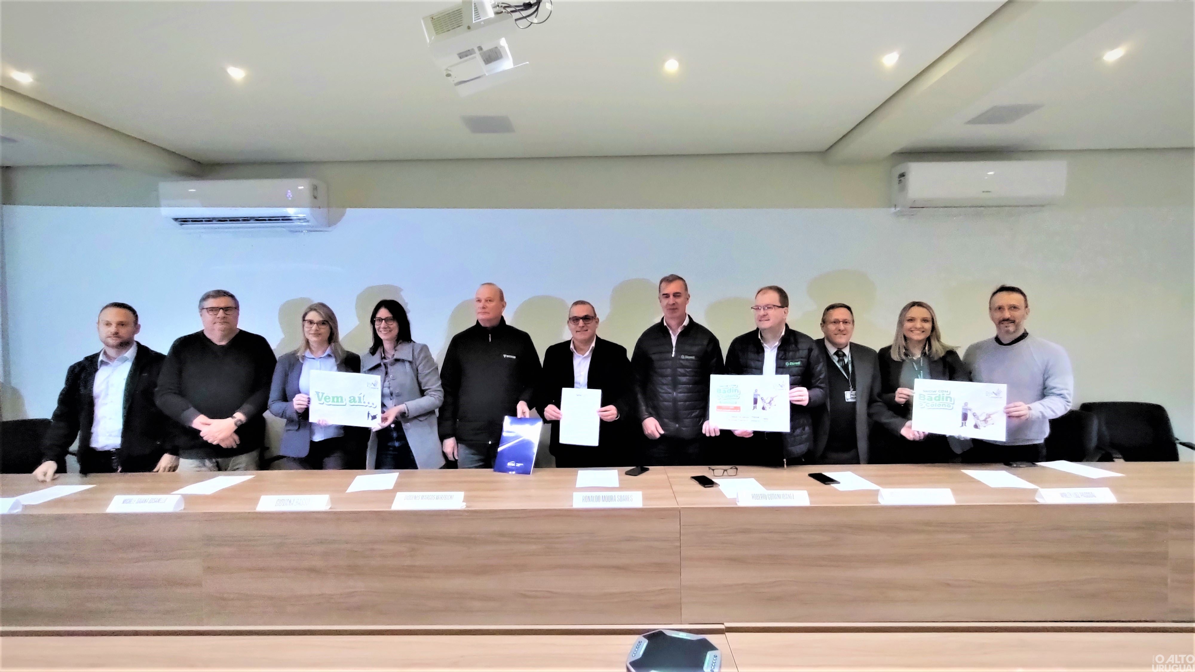 DIA C: cooperativas unem humor à solidariedade e promovem show do Badin em Ijuí