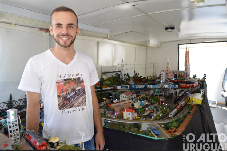 Maquete de minimundo ferroviário é atração turística em FW