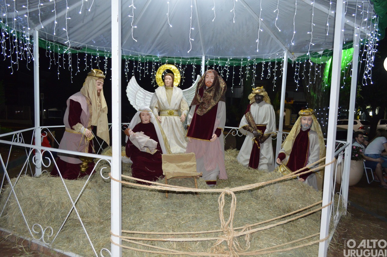 Acendimento de luzes marca a abertura do Natal em Rodeio Bonito