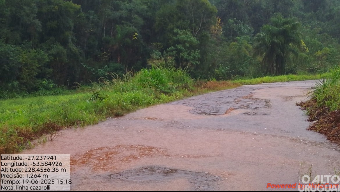 Fortes chuvas causam estragos em Pinheirinho do Vale