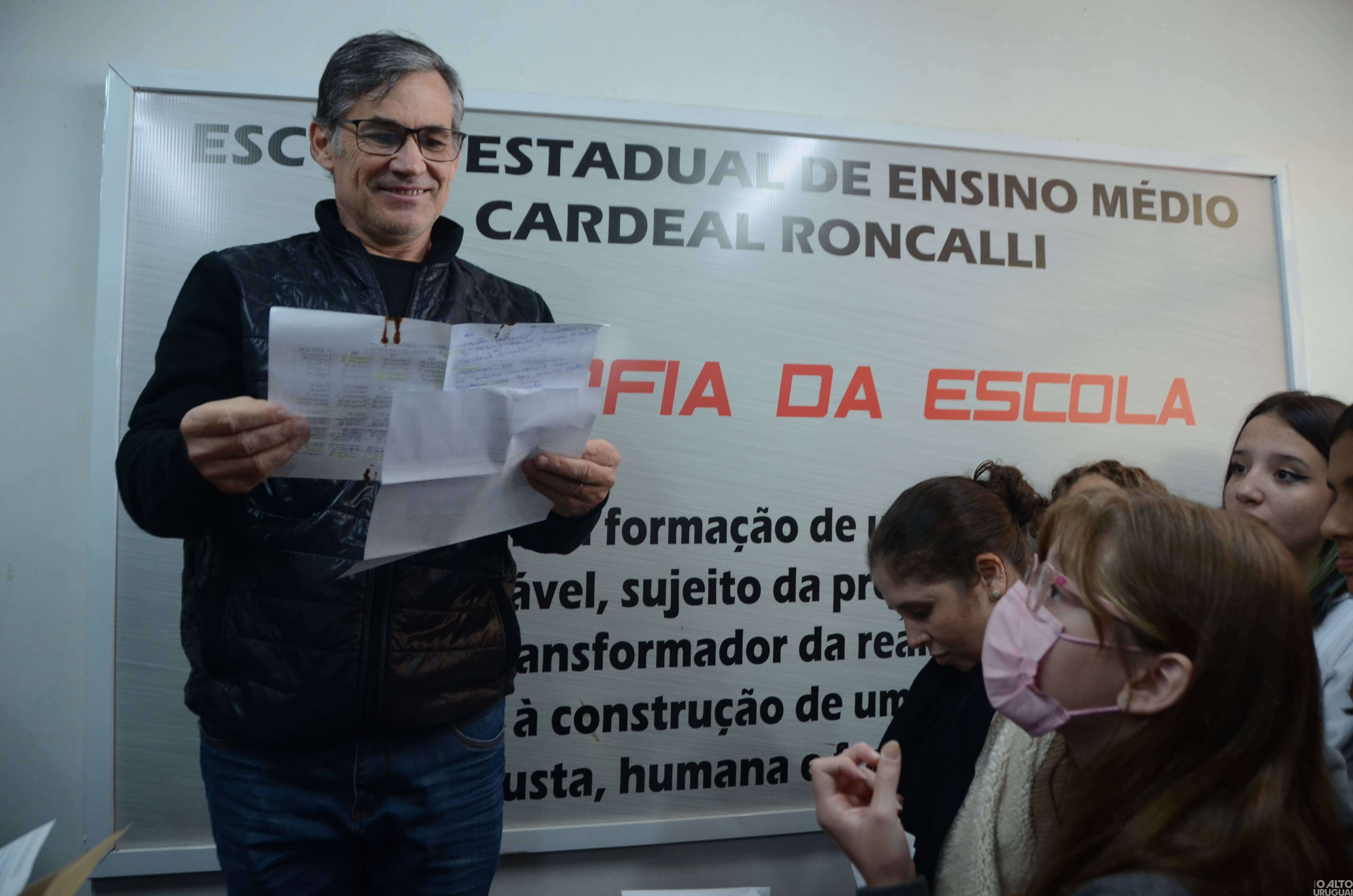 Cápsula do tempo é aberta em FW para celebrar os 60 anos da Escola Cardeal Roncalli