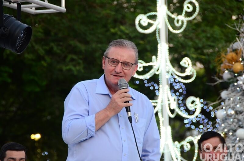 Lideranças de vários municípios prestigiam abertura da 1ª Feira Regional das Agroindústrias