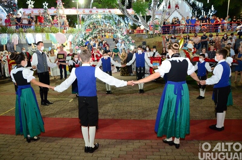 Apresentações do Centro Cultural 25 de Julho marcam noite do Frederico em Luz