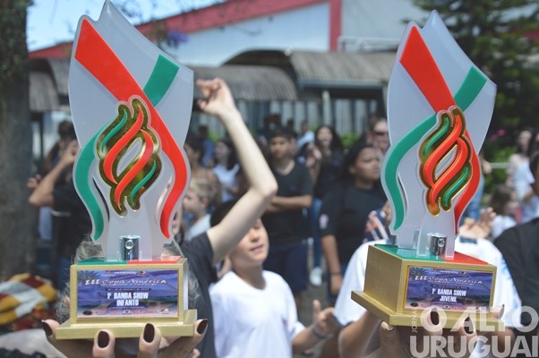 Bandas da Escola Cardeal Roncalli conquistam cinco títulos de campeãs e três de vice-campeãs em SC