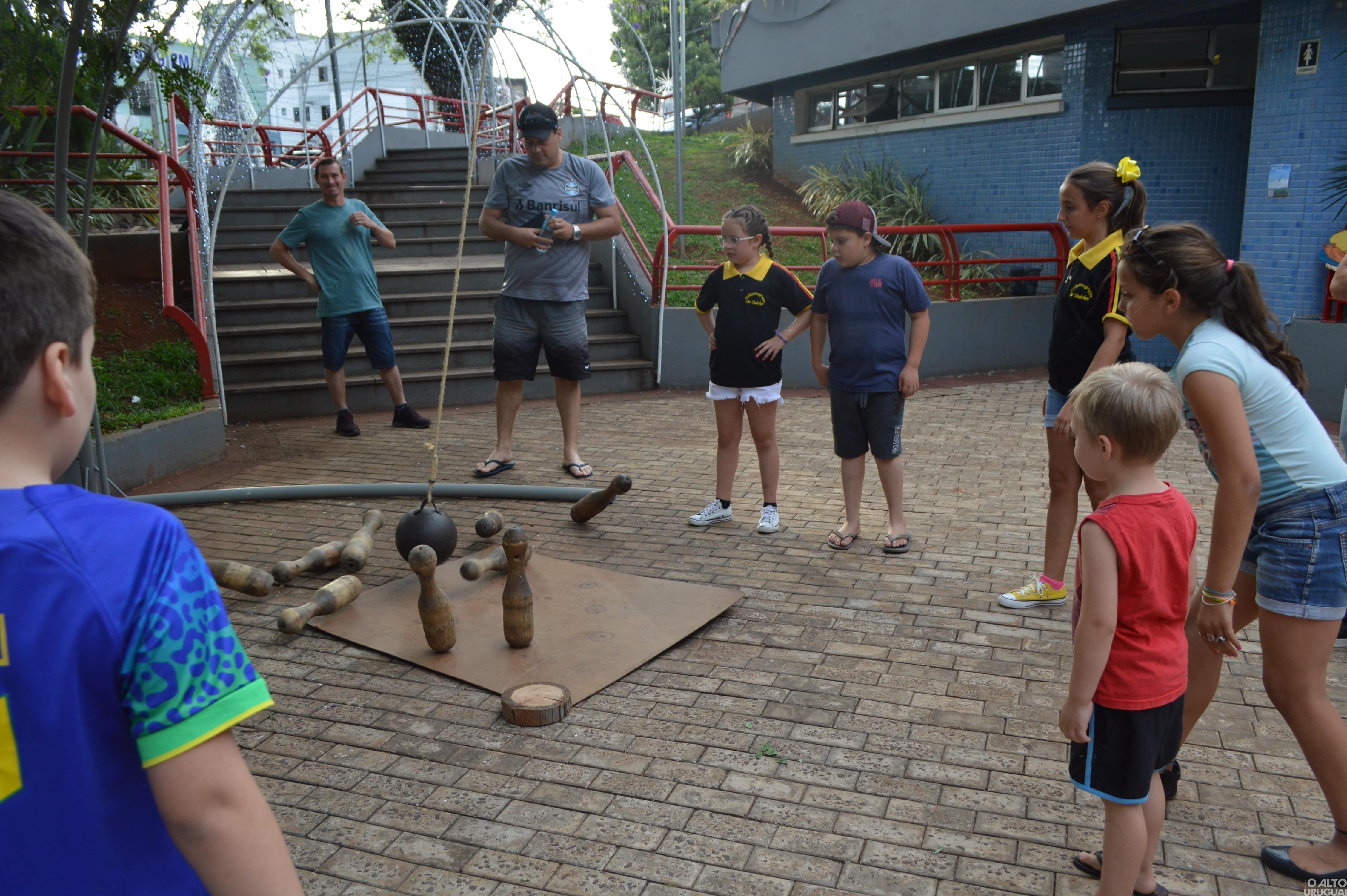 Biergarten diverte público no Frederico em Luz