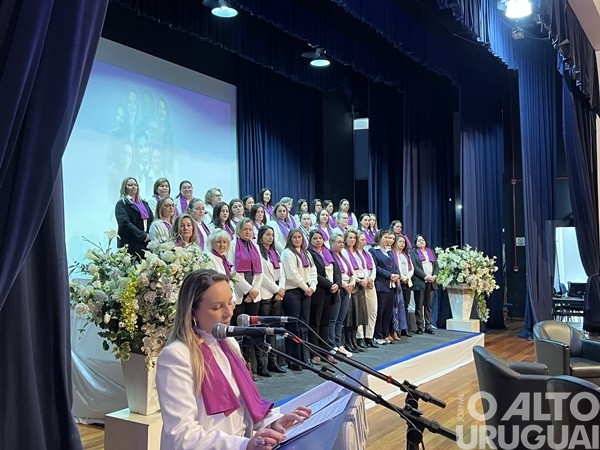 Amzop e URI/FW reúnem cerca de 700 mulheres em evento regional