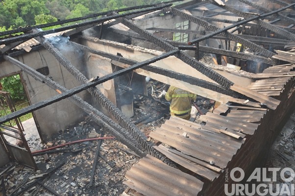 FW: Bombeiros atendem mais um incêndio em residência
