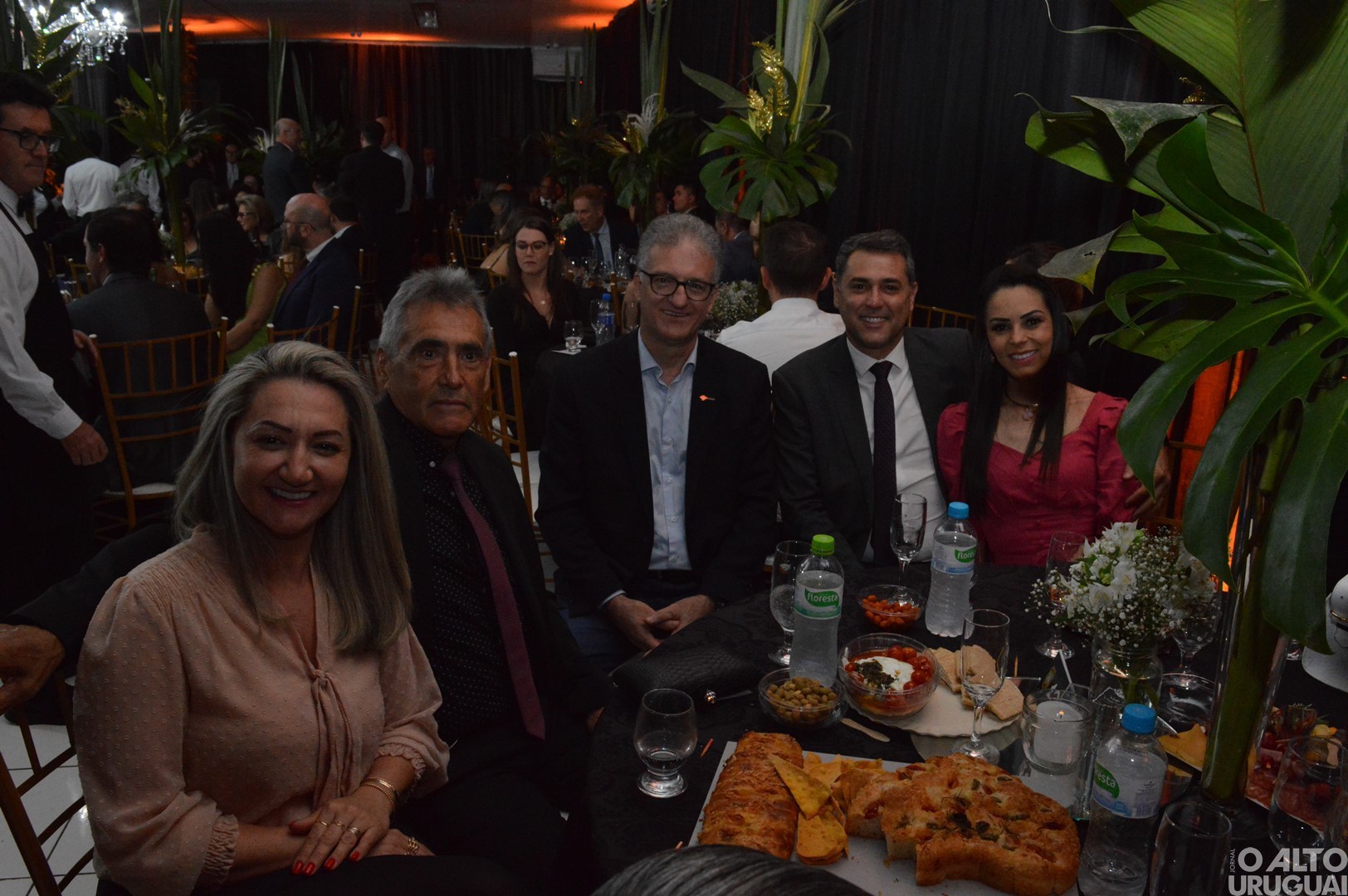 Baile Golden Night homenageia parceiros da Polícia Civil