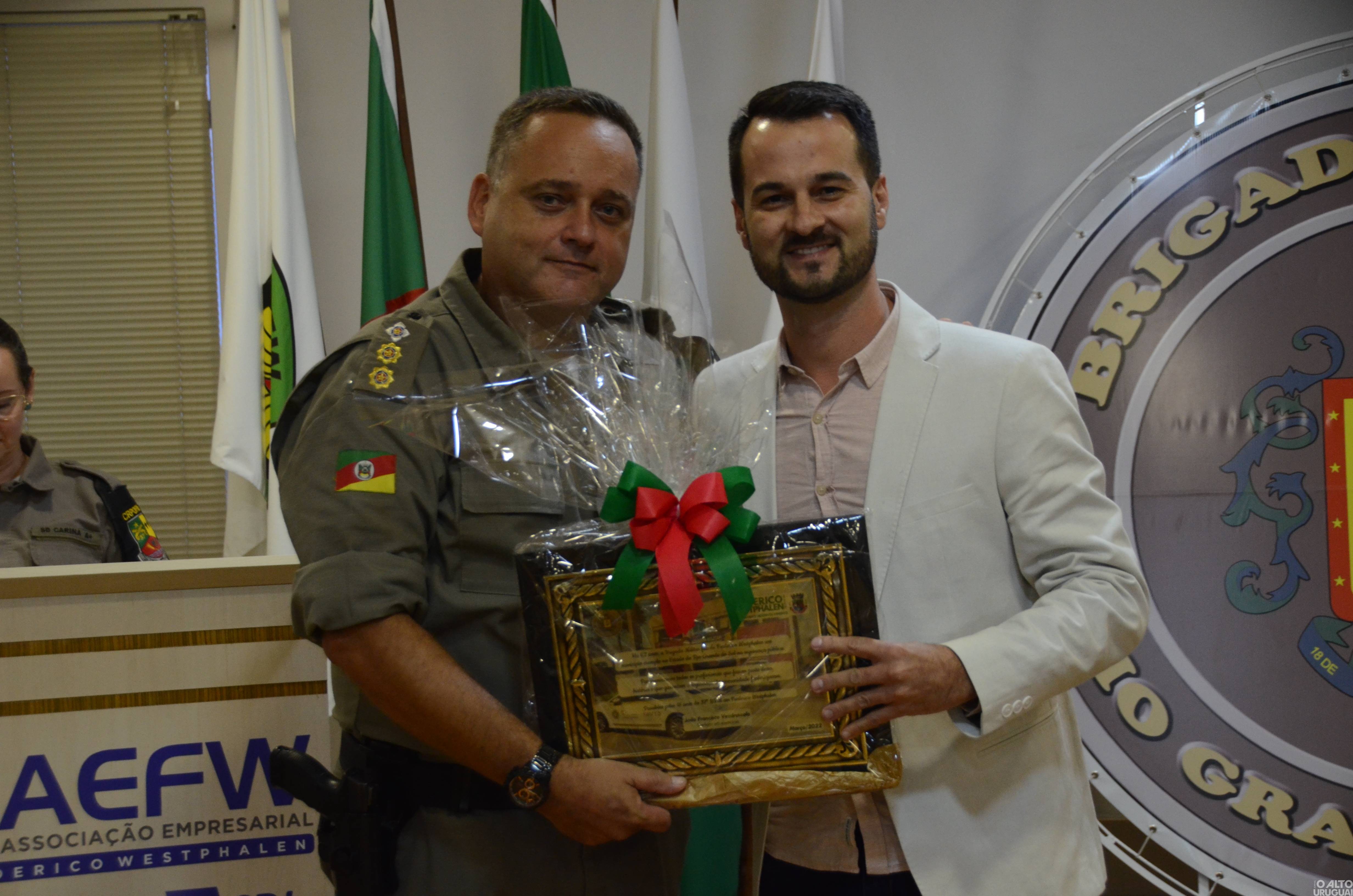 37º BPM realiza cerimônia de entrega de comendas