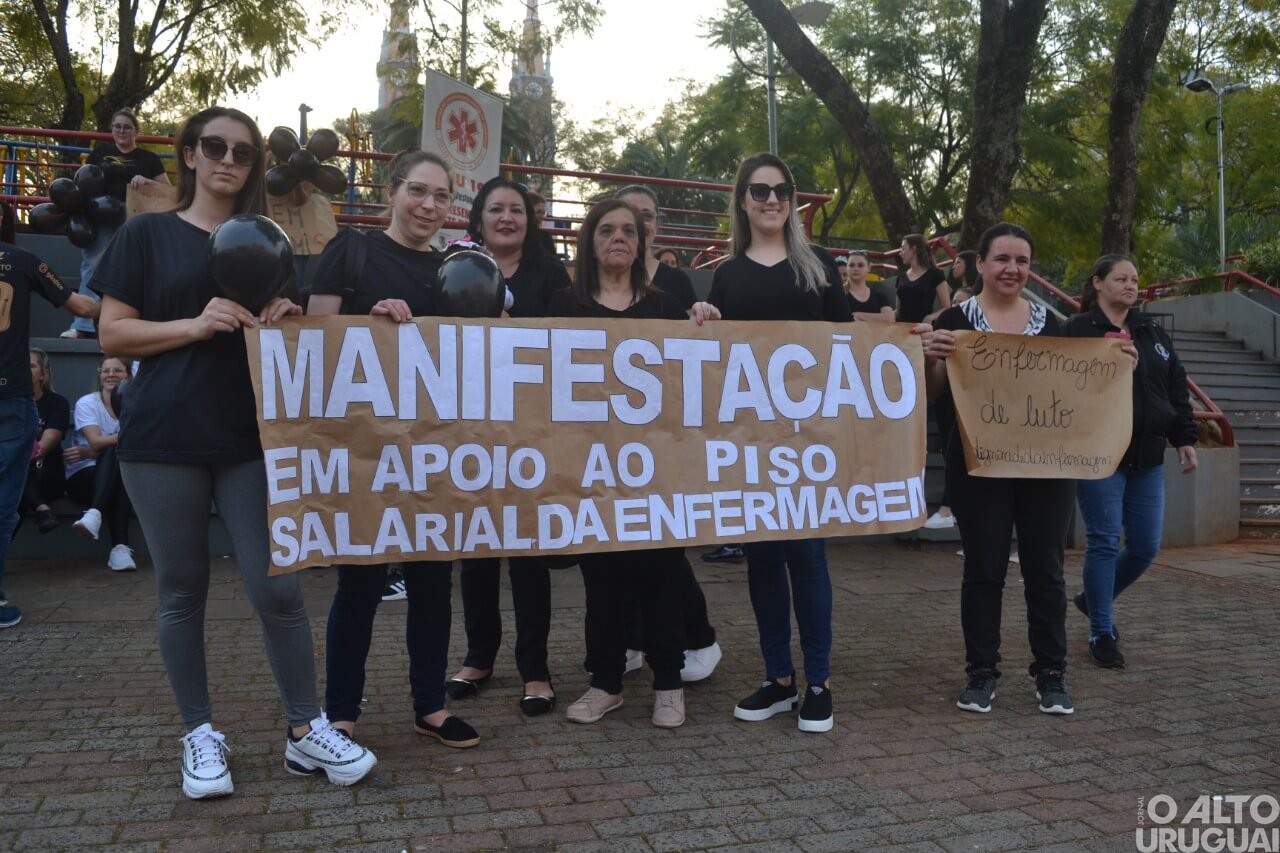 Profissionais protestam pela suspensão do Piso da Enfermagem