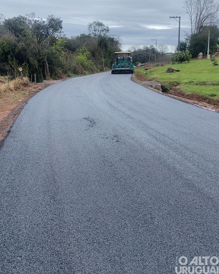 Prefeitura inicia pavimentação de 3,5 km na Estrada Santo Caeran