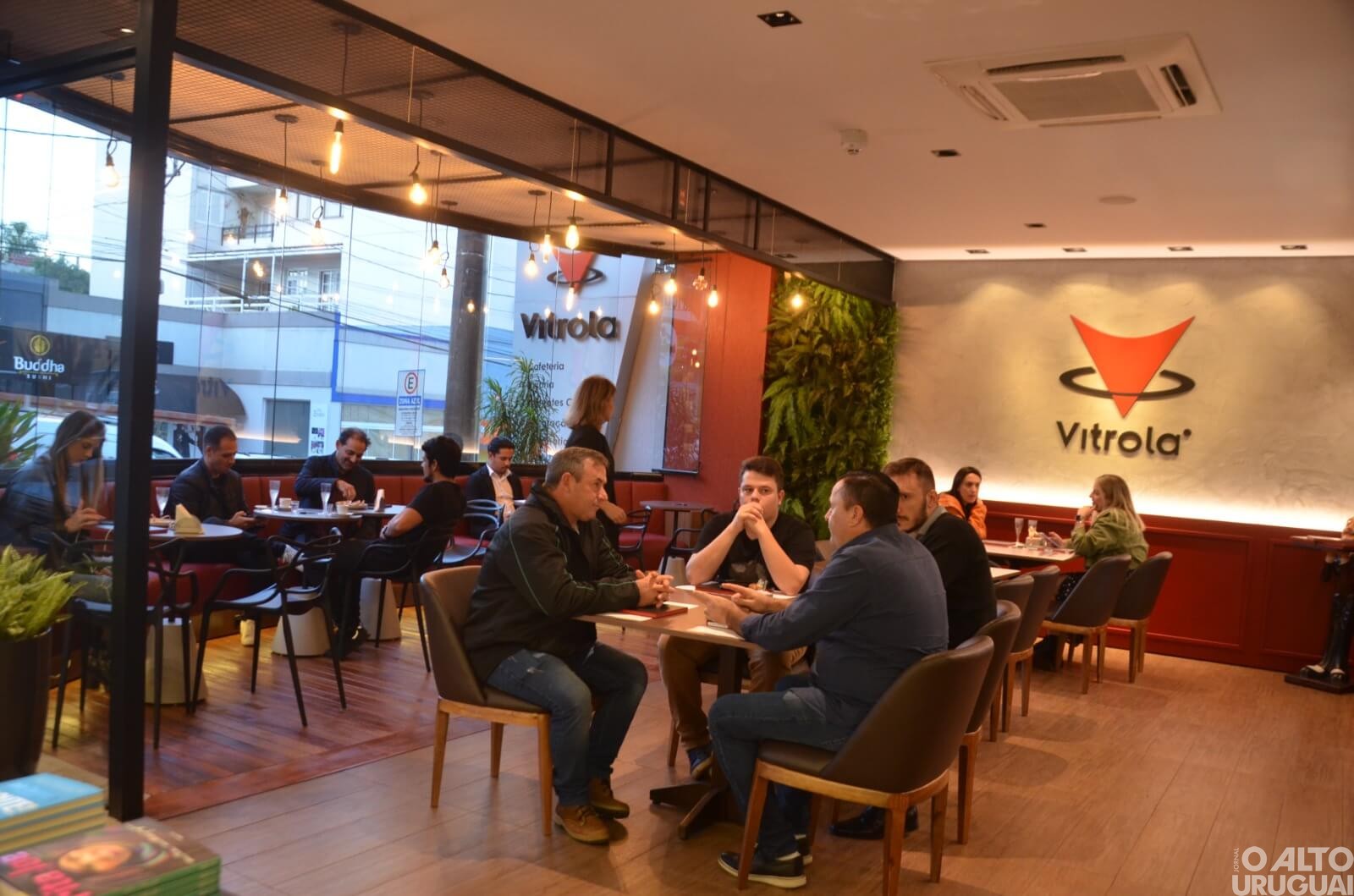 Vitrola reinaugura espaço gourmet e lança novo cardápio 