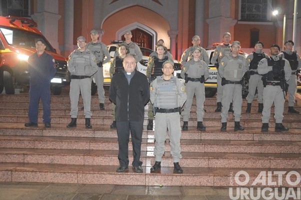 BM e Bombeiros de FW realizam homenagem a sargento morto em Caxias