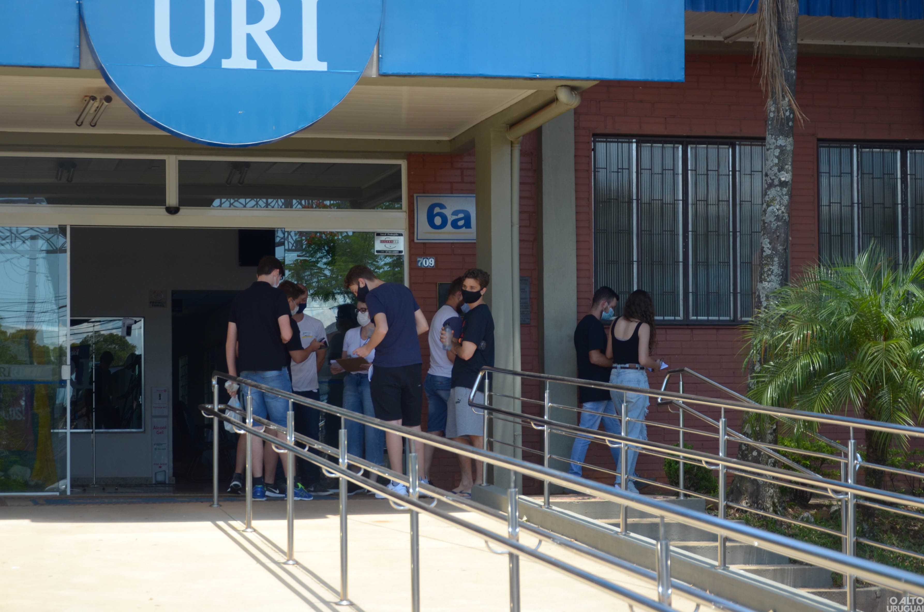 Estudantes participam do primeiro dia de provas do Enem