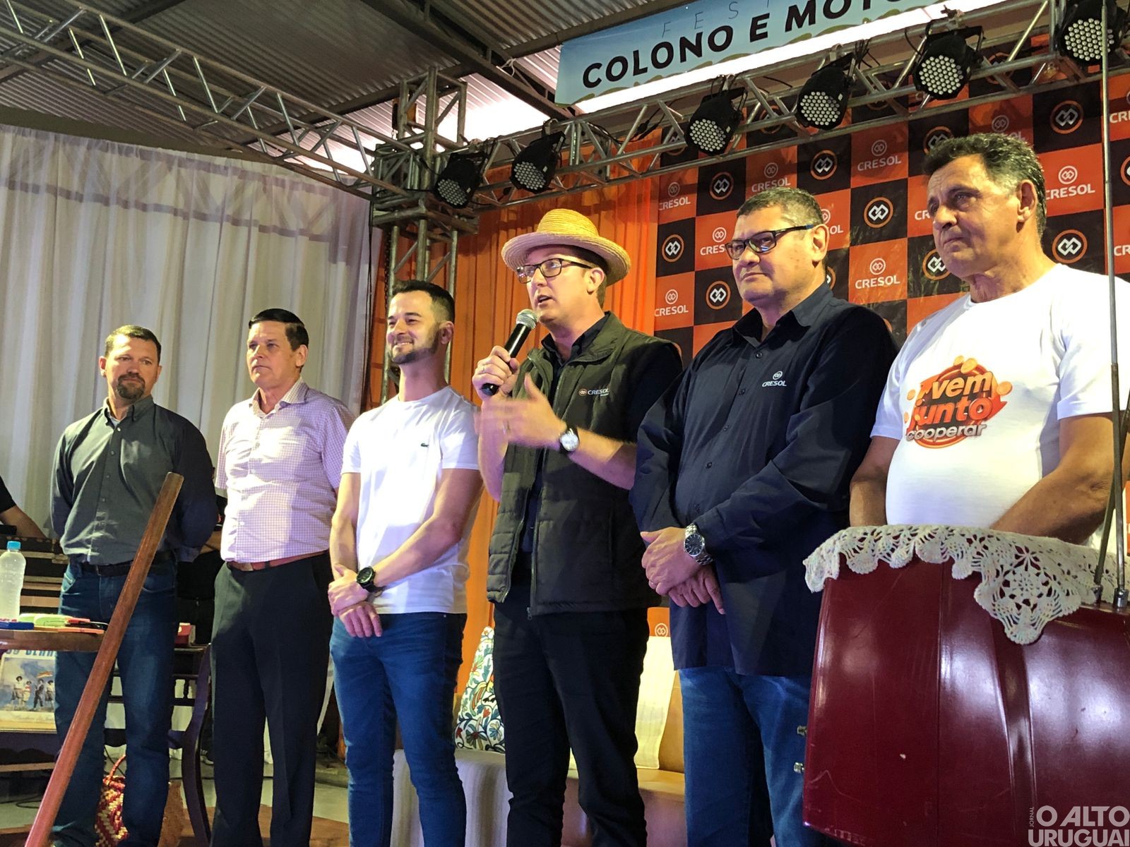 Humorista Badin apresenta-se em FW