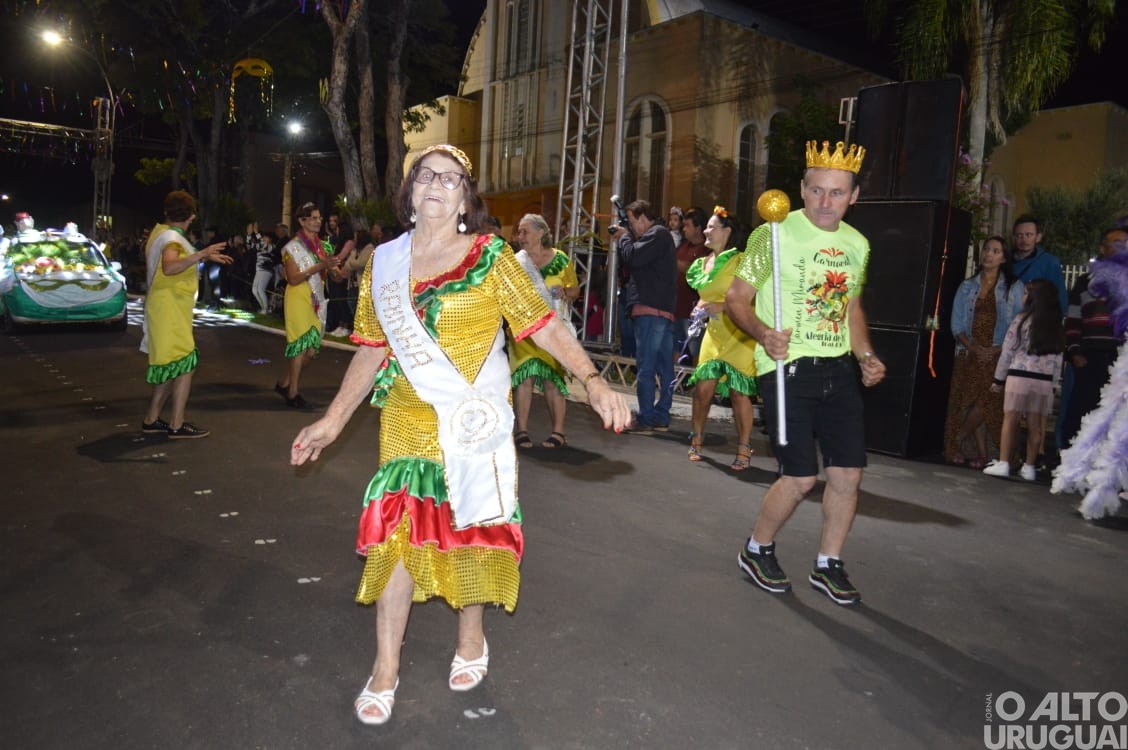 Desfile de rua do Carnaval Regional de Iraí reúne grande público
