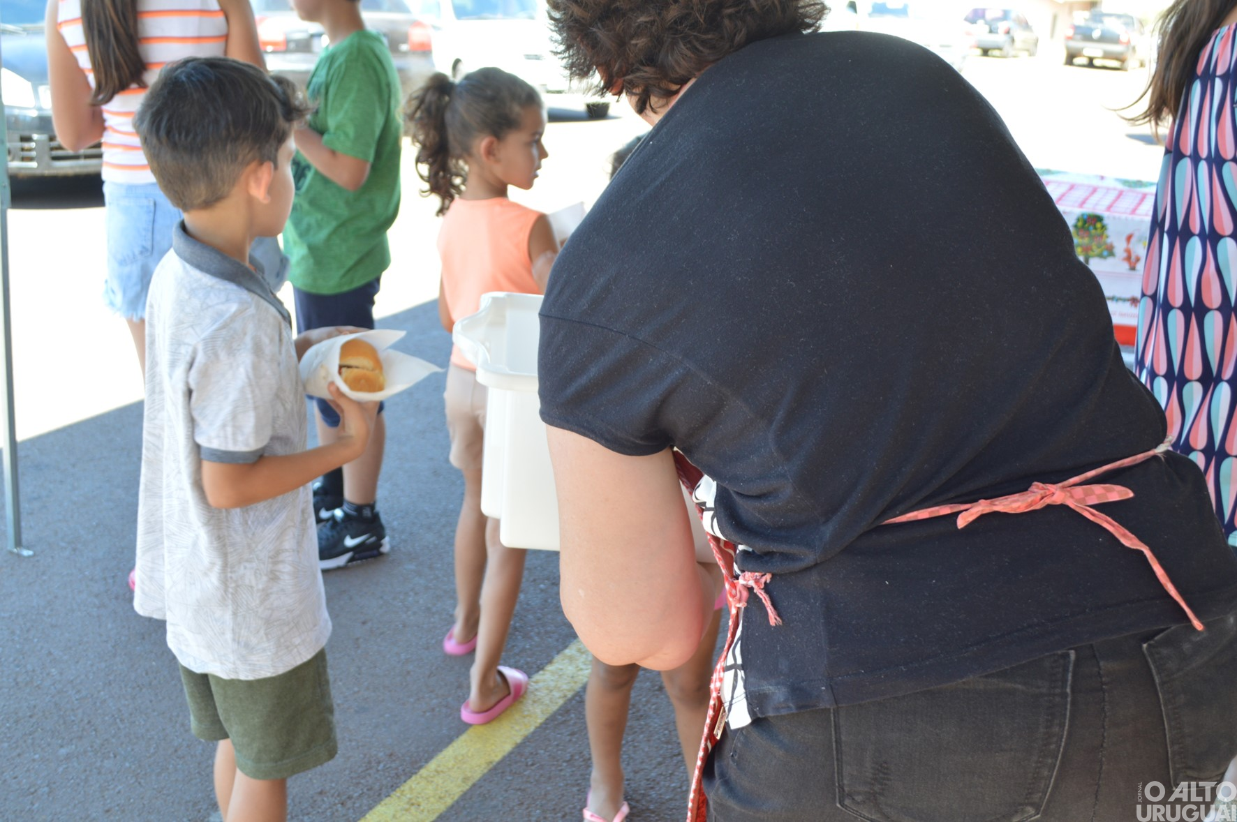 Supermercado Razia realiza ação social de Natal