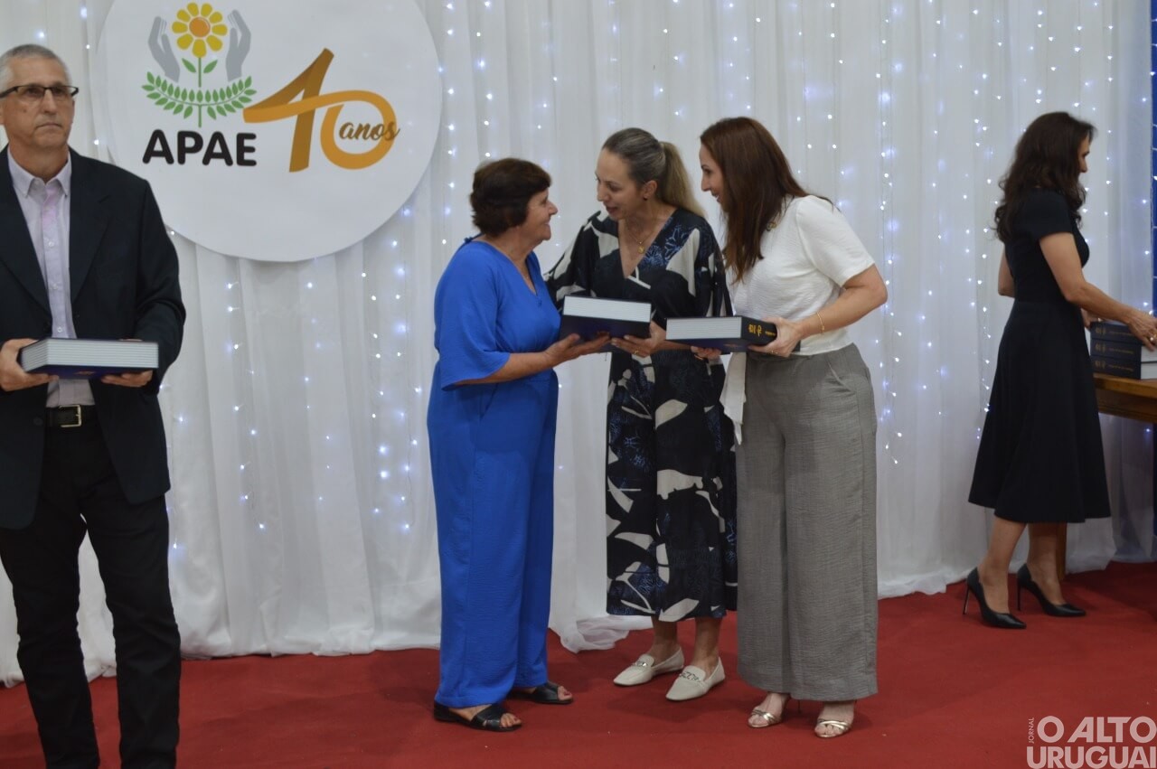 Jantar marca 40 anos da Apae-FW