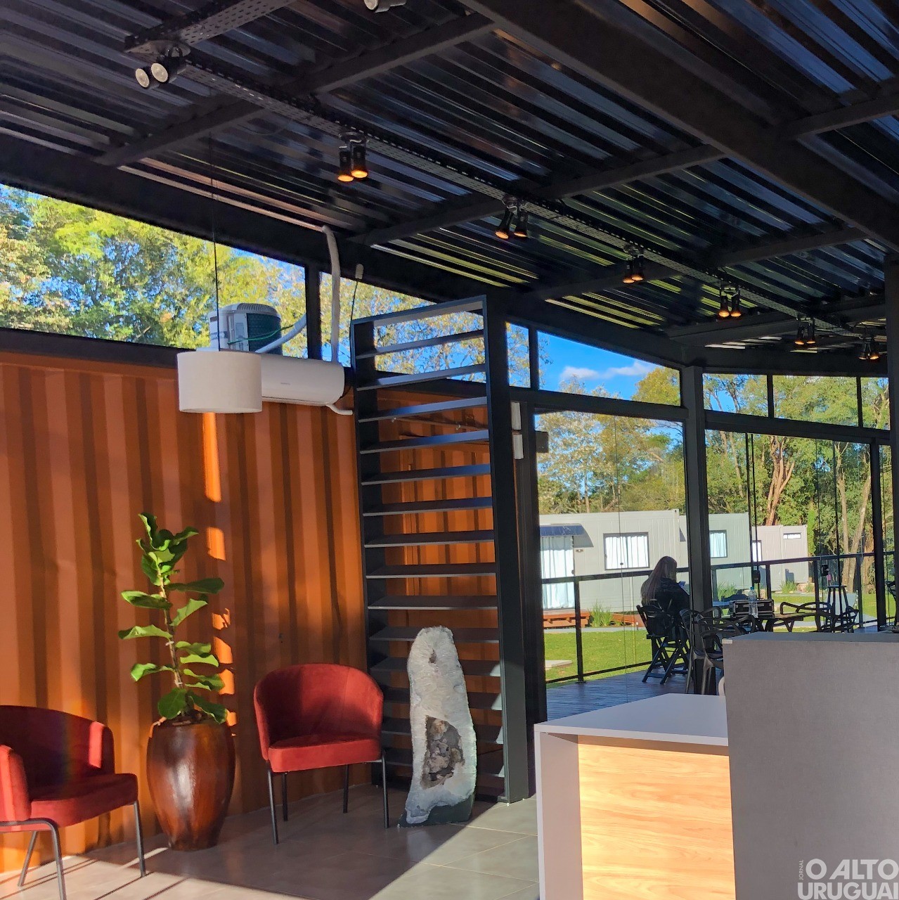 Pousada Container e SPA Mina Beer inaugura em Ametista do Sul