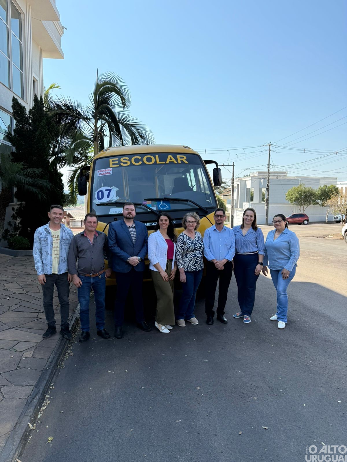 Rodeio Bonito recebe ônibus novo para o transporte escolar