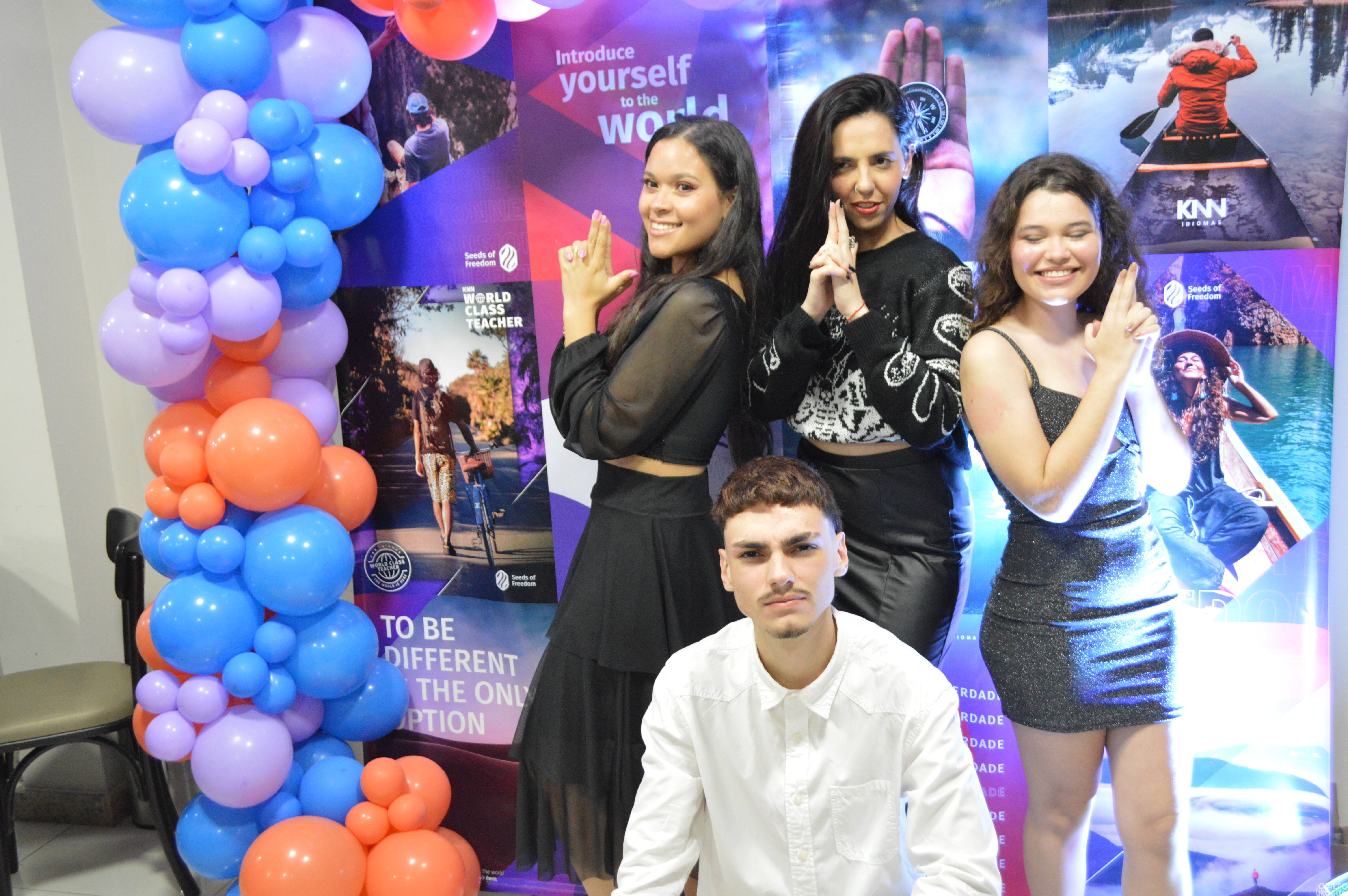 Com cerca de 400 alunos a KNN forma suas primeiras turmas de inglês em FW